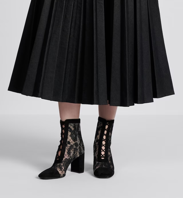 NAUGHTILY-D HEELED ANKLE BOOT